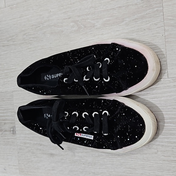Superga Woman's Round Toe Sneaker Shoes Size 6 - Picture 2 of 10